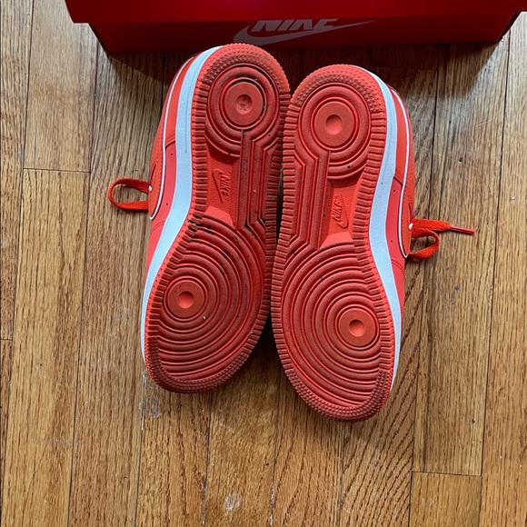 Nike Air Force 1 in Bold Red with White Details - Picture 4 of 7